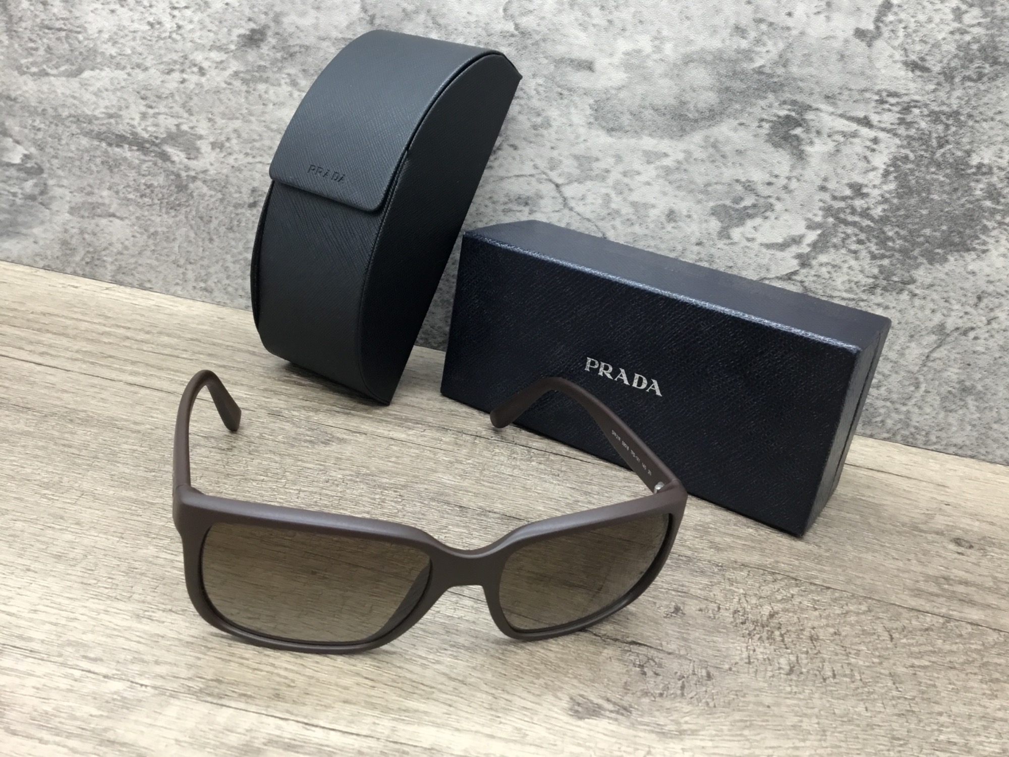 PRADA ブラウンサングラス ブラウンレンズ ケース付き PRADA プラダ