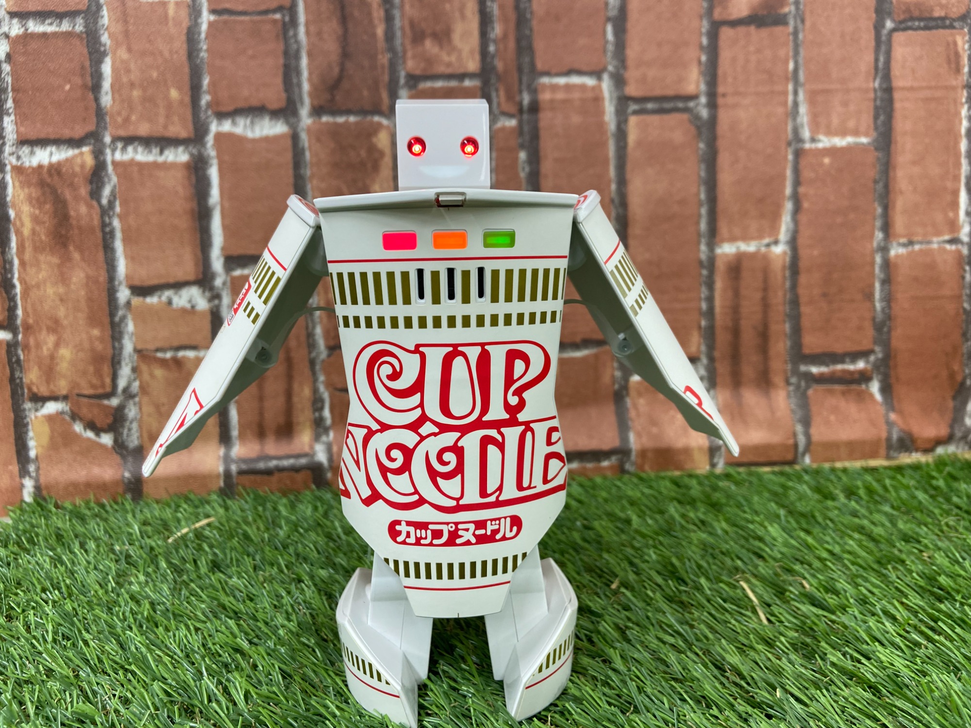 踊るカップヌードル！？】カップヌードルロボタイマーのご紹介です