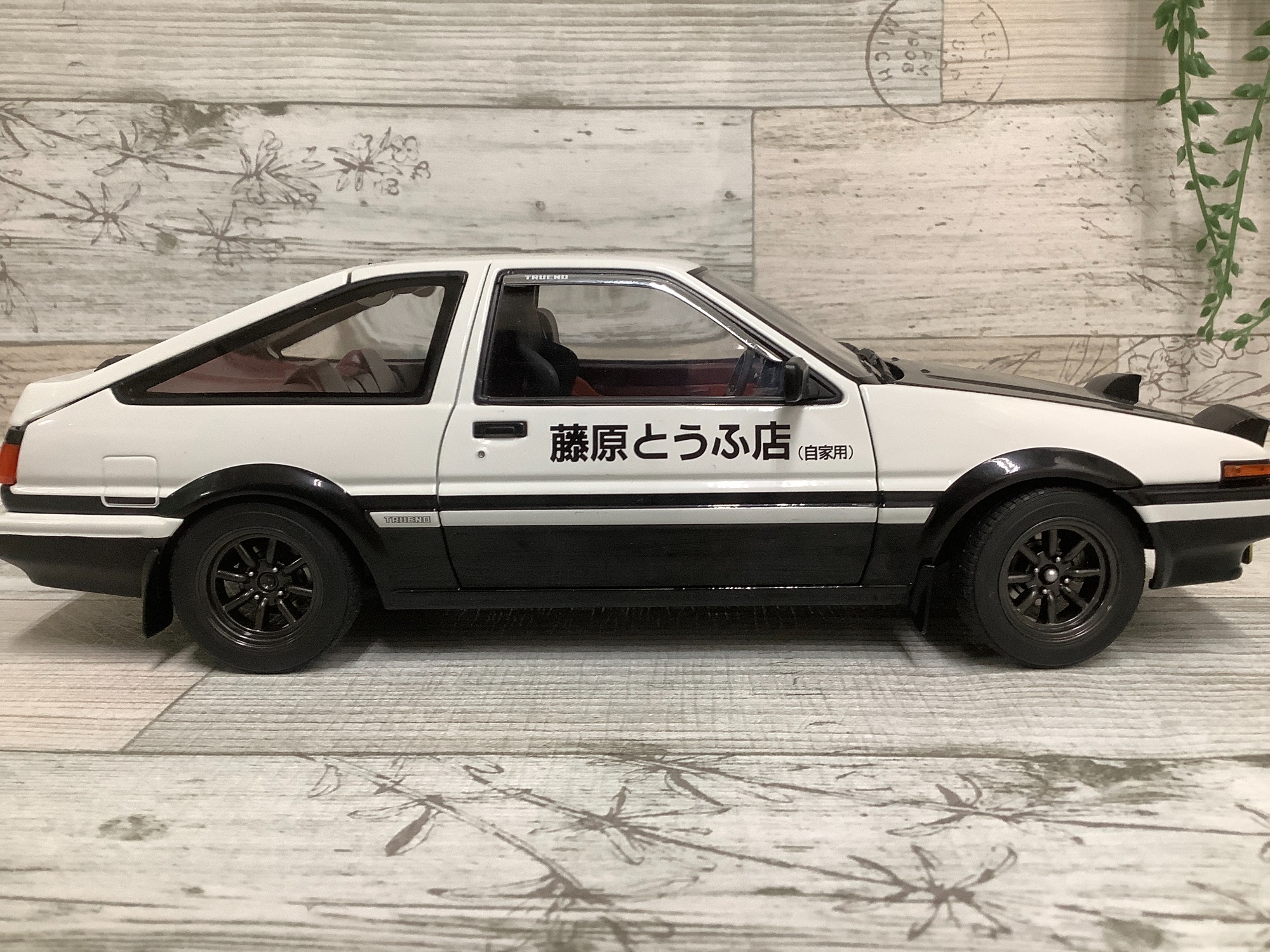 世界最速の豆腐屋！TOYOTA AE86（ハチロク）トレノの1/18スケール