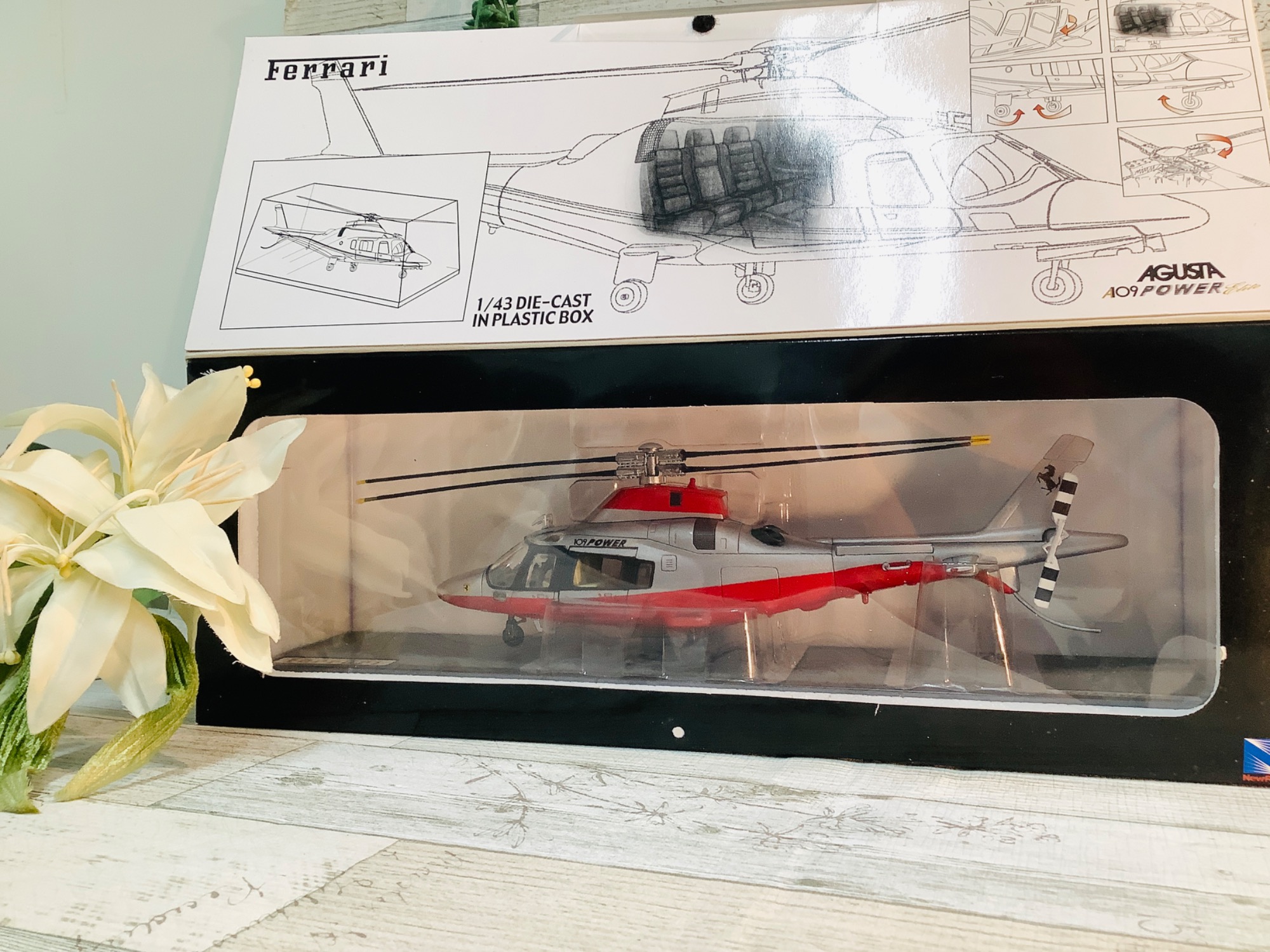 航空機・ヘリコプター AgustaWestland Grand Ferrari livery 1:43