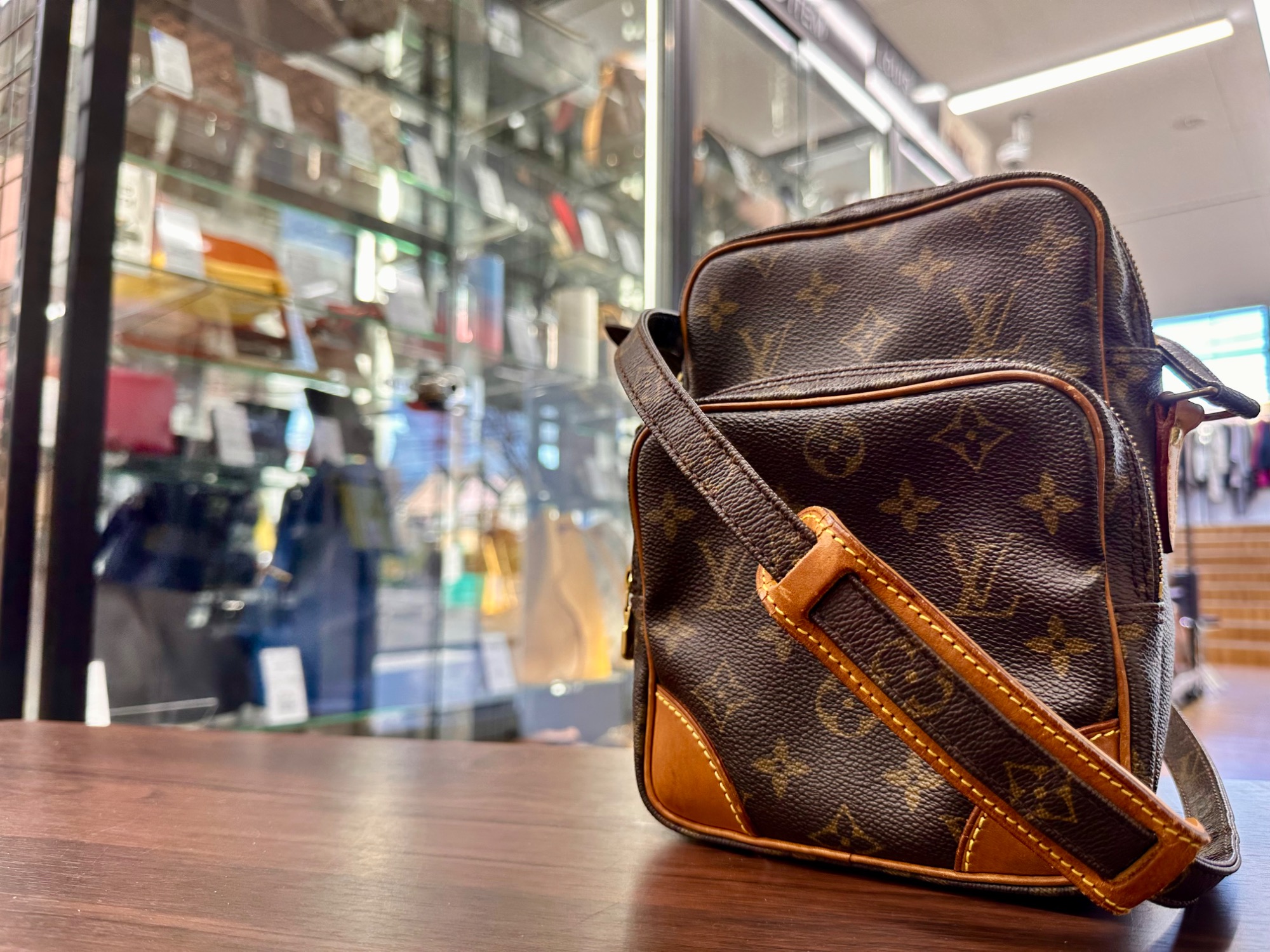 LOUIS VUITTON（ルイヴィトン）ショルダーバッグ アマゾン M45236 が