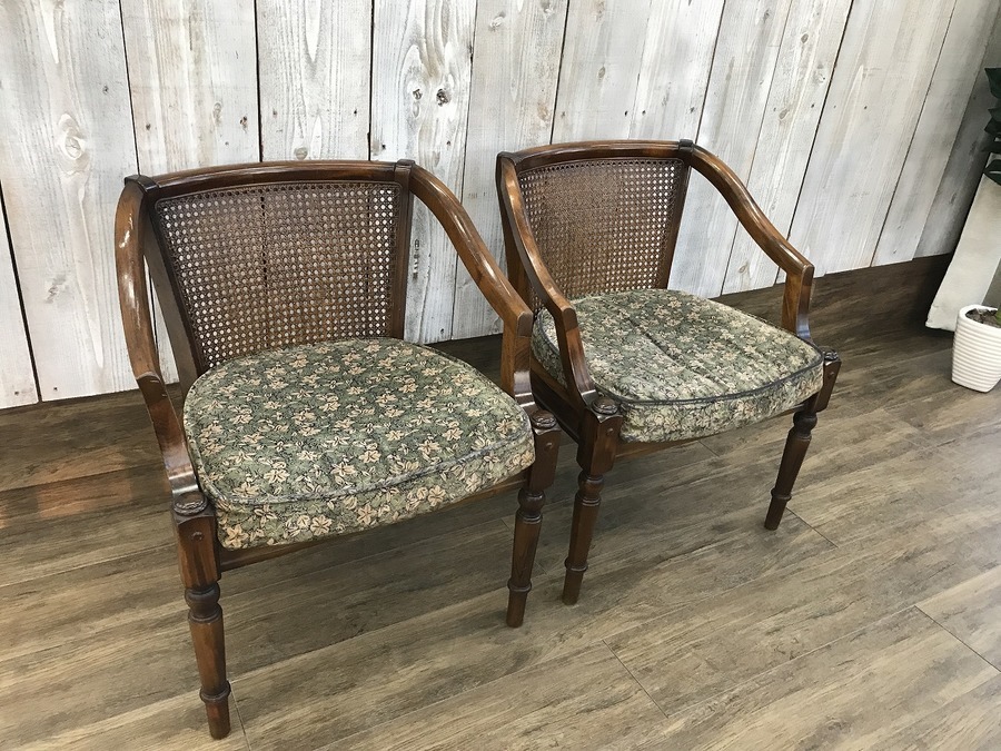 Karimoku（カリモク）】アンティークデザインの肘掛椅子（コロニアル