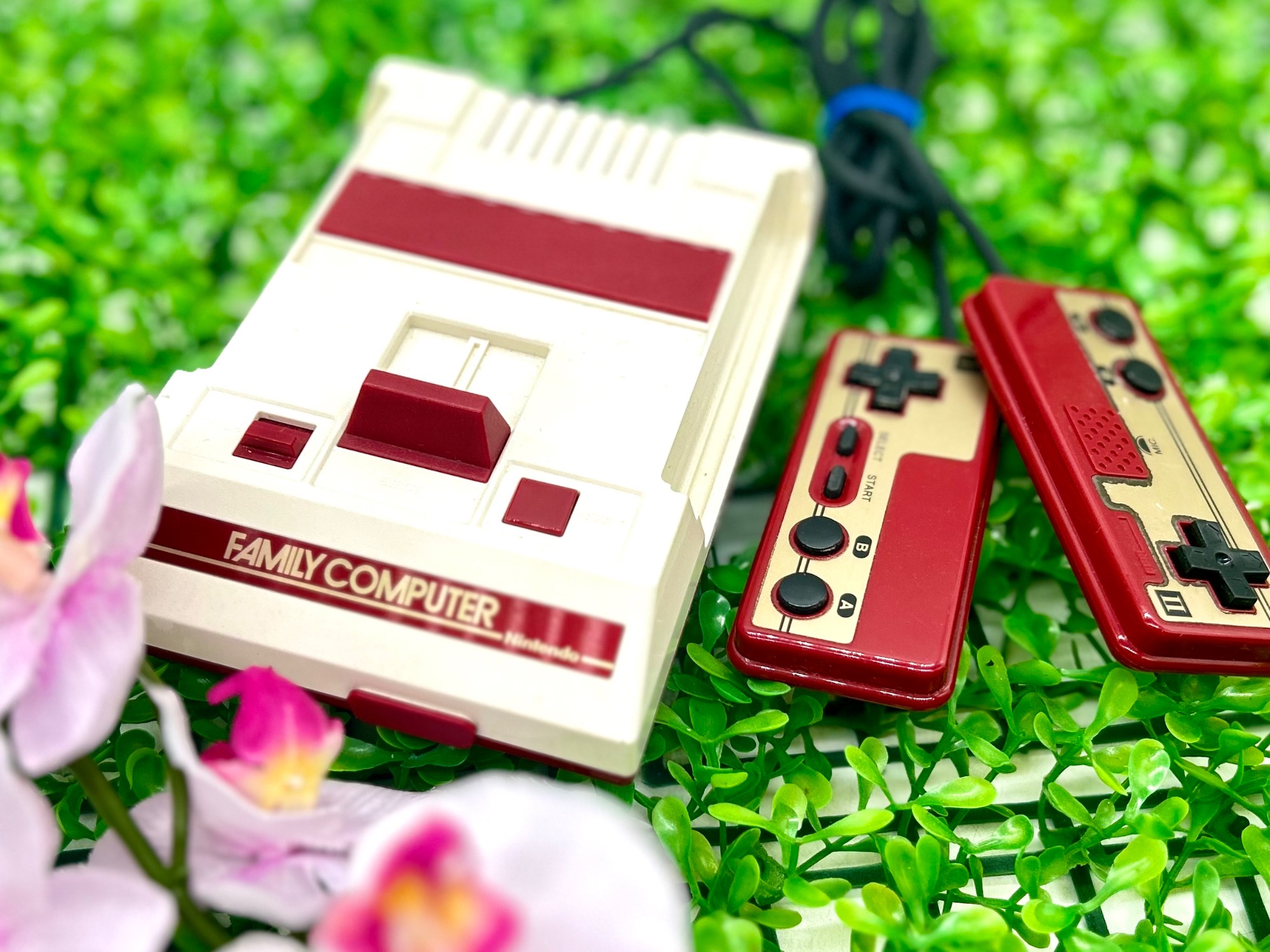 懐かしのレトロゲーム機】ファミコン クラシックミニのご紹介です