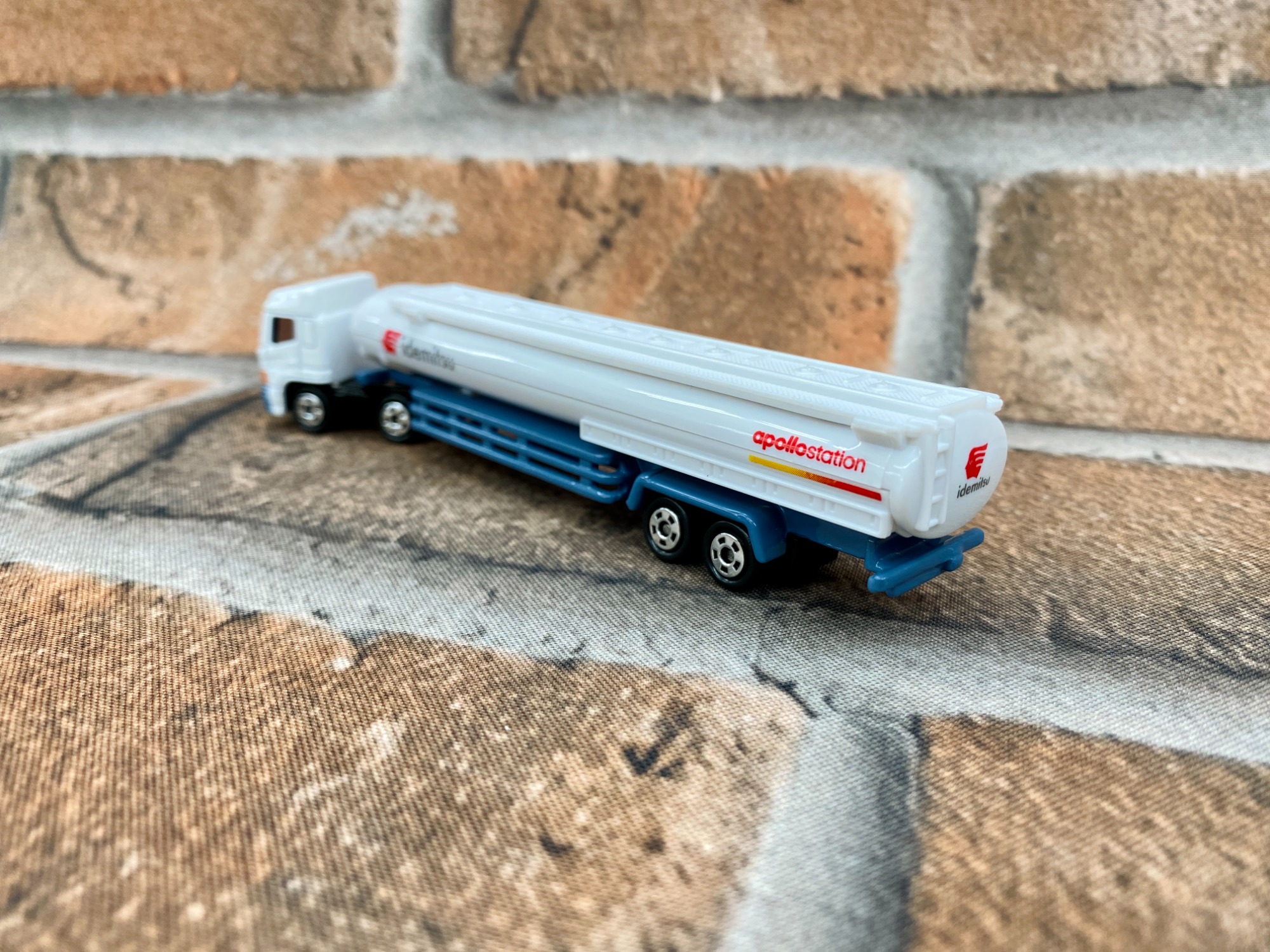 トミカ 出光興産 創業110周年記念タンクローリーが買取入荷しました