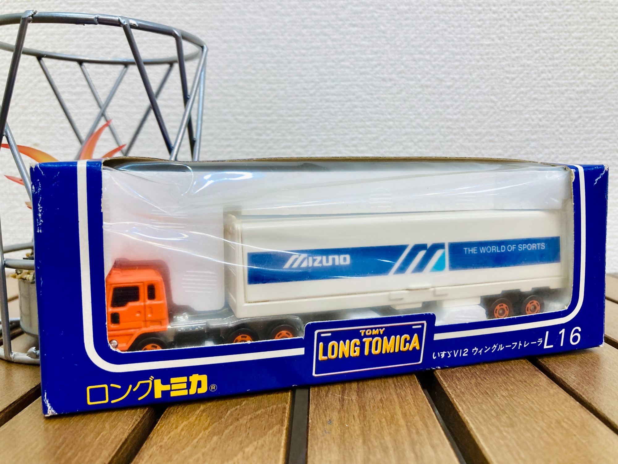 ロングトミカ 日本製 No.L16 いすゞ V12 ウイングルーフトレーラ 1982