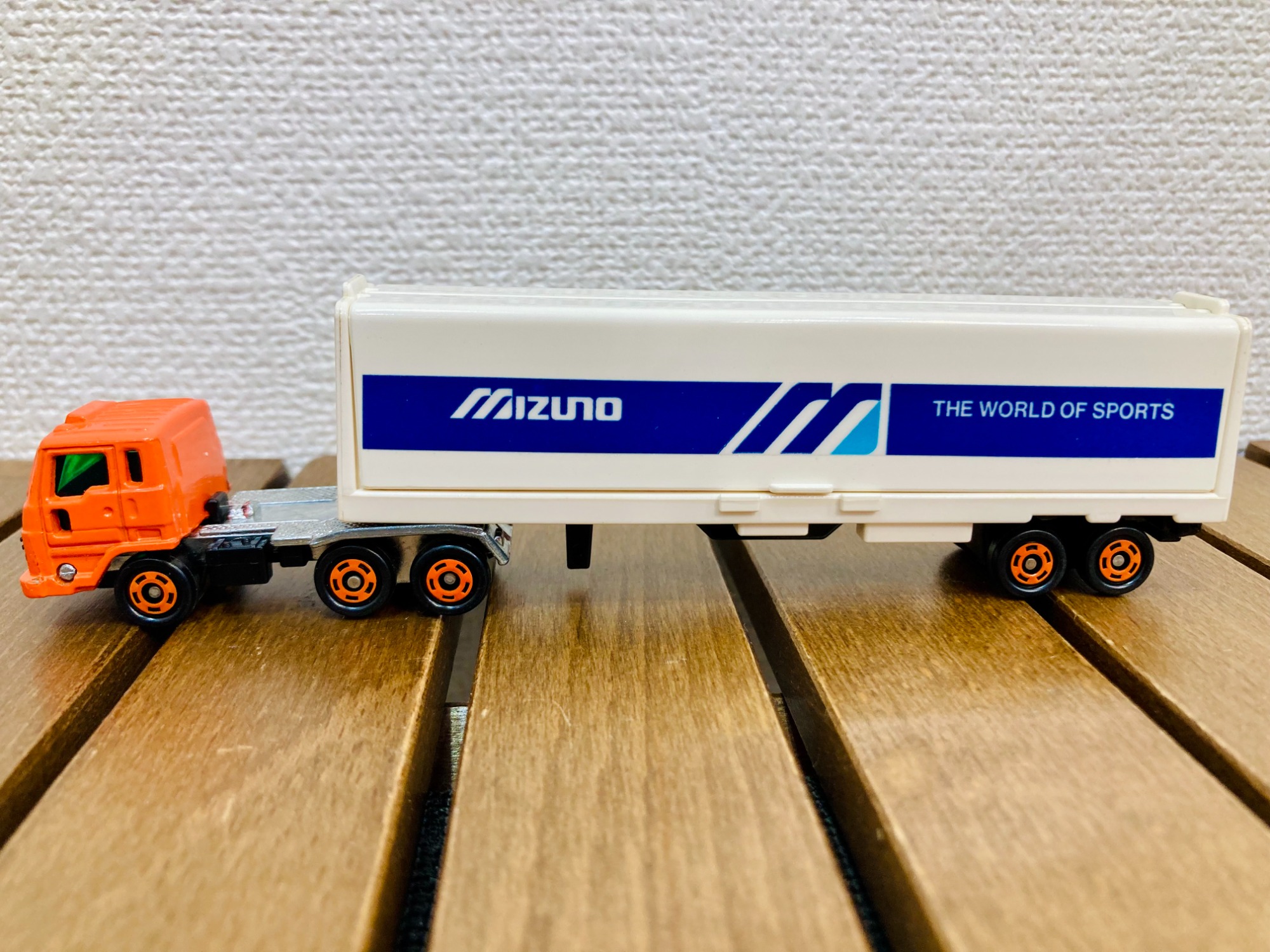 ロングトミカ 日本製 No.L16 いすゞ V12 ウイングルーフトレーラ 1982