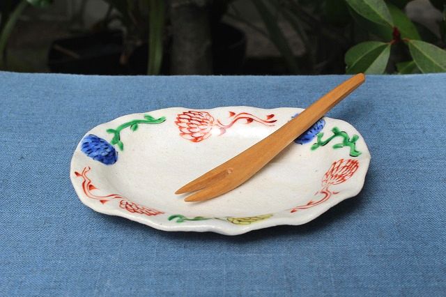 岐阜県多治見市の榛澤宏さんの色絵立花楕円小皿 うつわ家膳｜人気作家