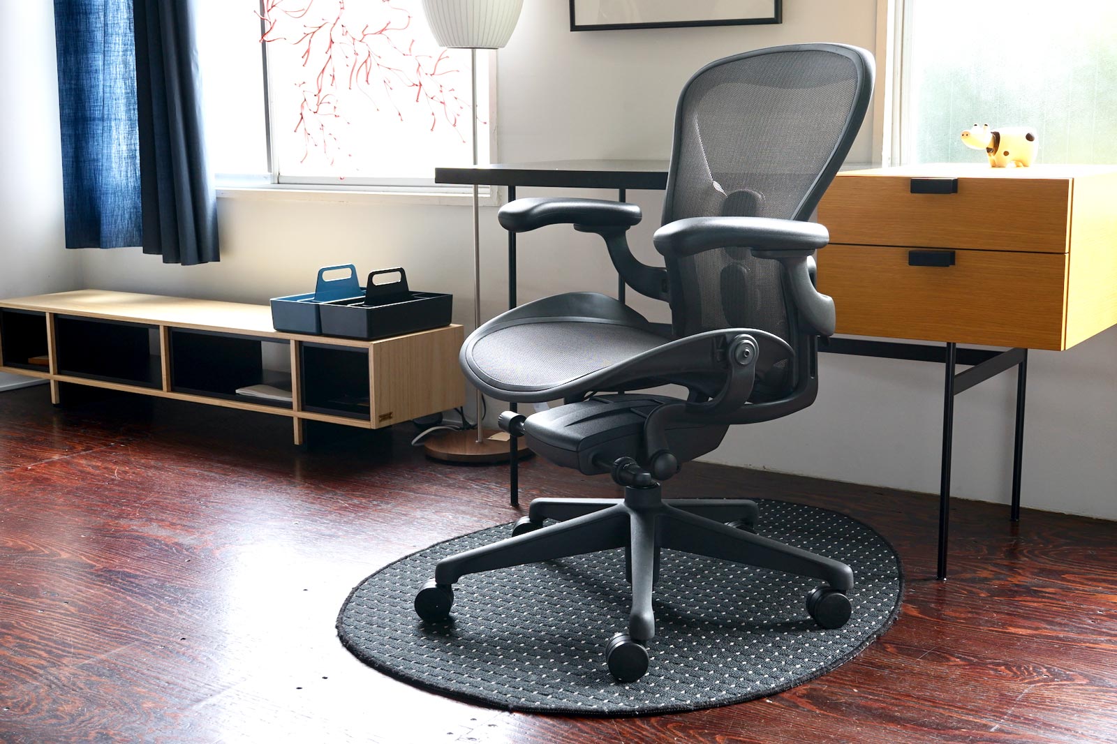 アーロンチェア（Aeron Chair） リマスタード グラファイト - アーロン
