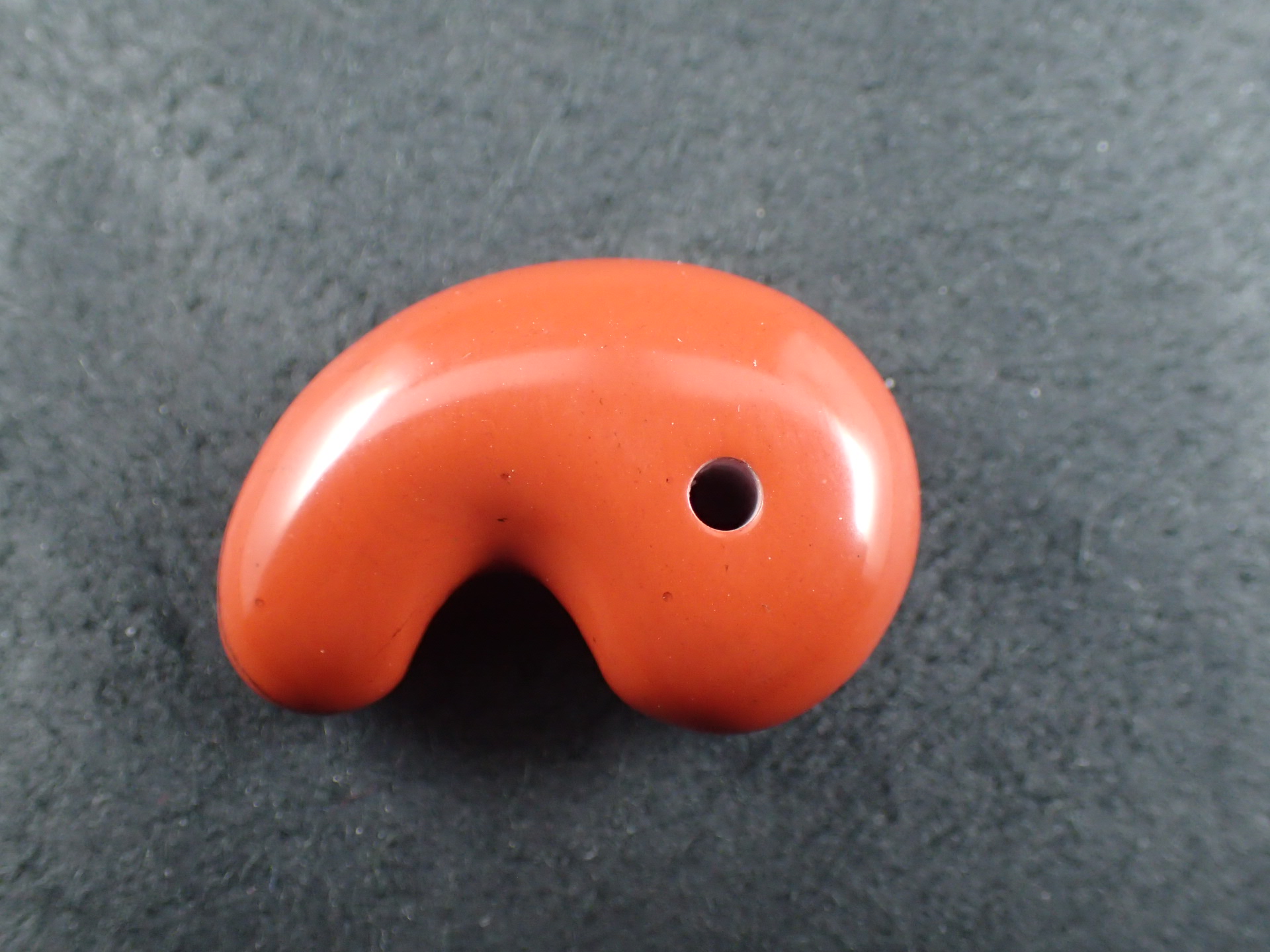 特別最高品質佐渡赤玉石/赤石 (SADO AKADAMA) 勾玉 新潟県佐渡市 産