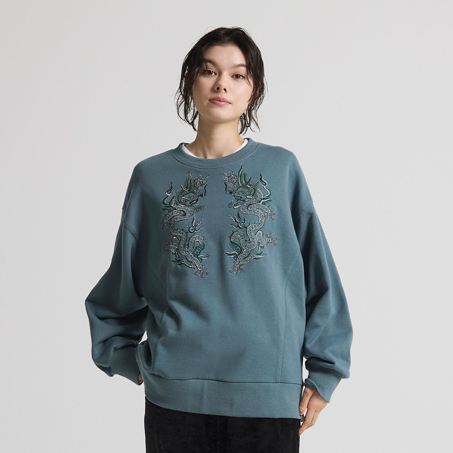 Dragon embroidery sweat shirt トレーナー｜VIVIENNE TAM