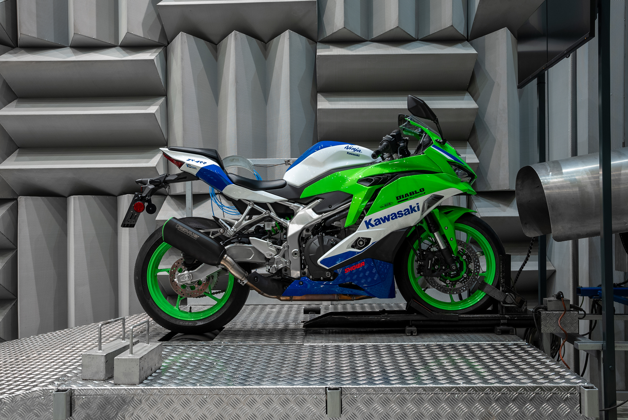 Remus Nxt stainless steel black racing slip-on for KAWASAKI ZX4 R