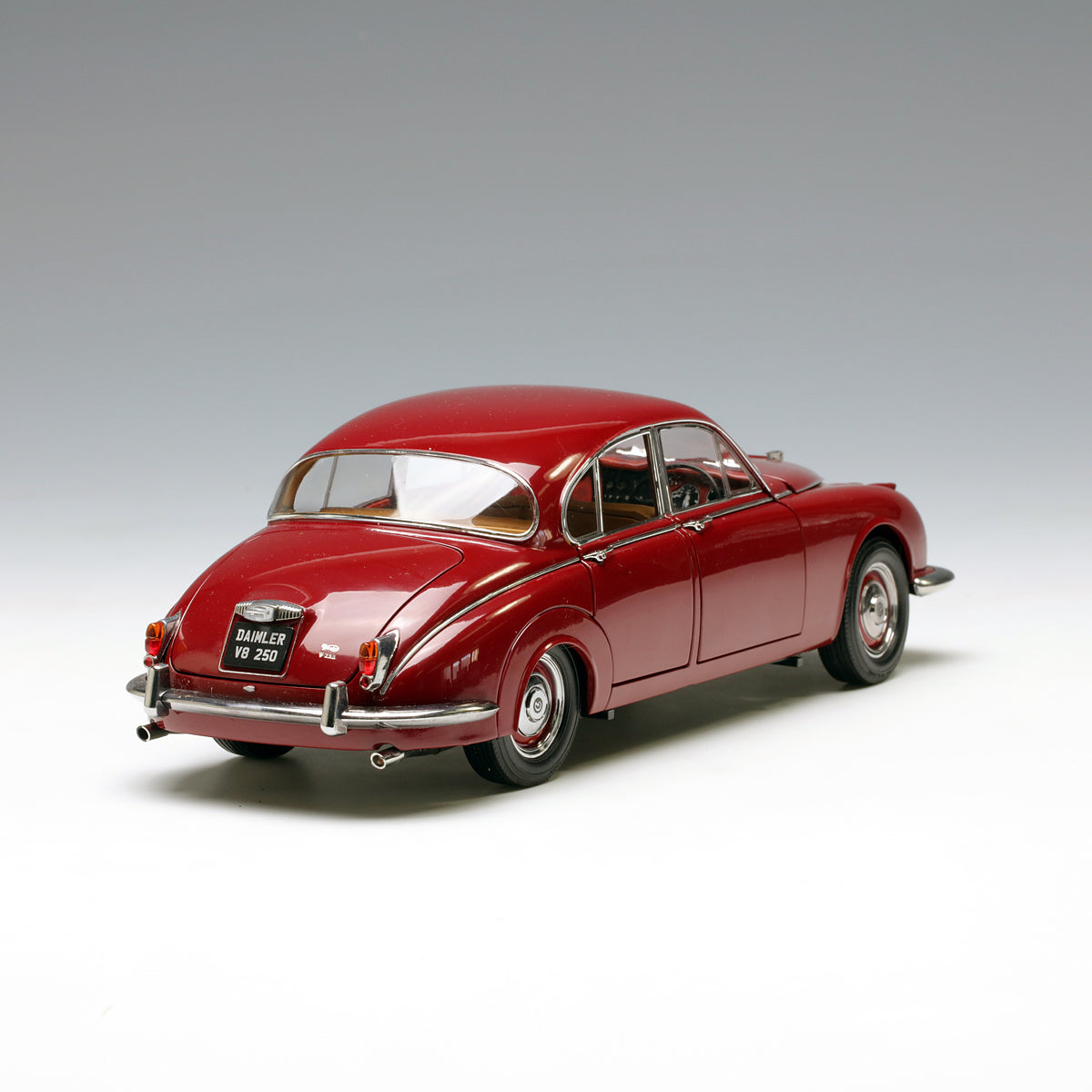 Paragon 1:18 1967 Daimler 250 V8 Red PA-98312 – YomaCarModel