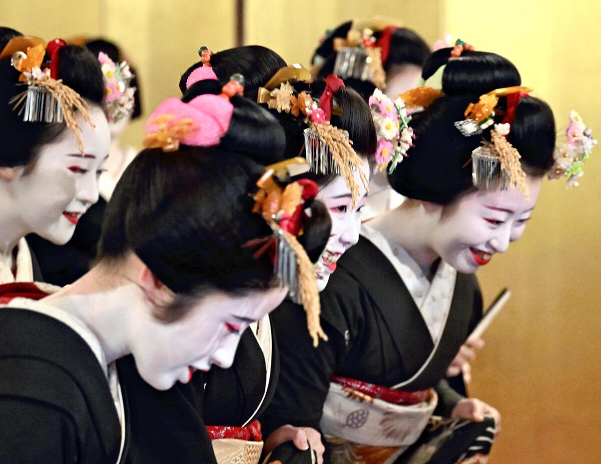 華やかに芸舞妓が今年1年間の切磋琢磨を誓う…4花街で始業式 : 読売新聞