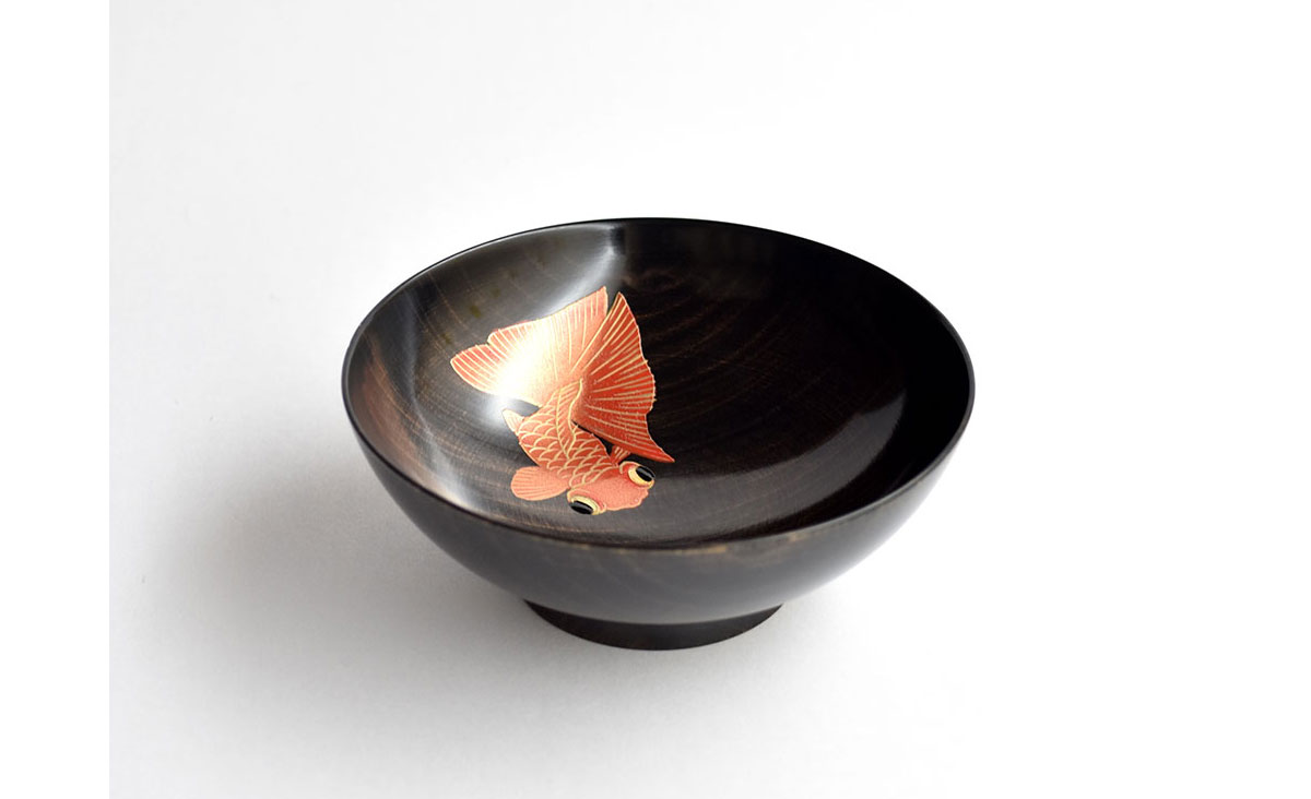 山中塗 出目金蒔絵 栃盃 （黒摺） | 山中塗（山中漆器）オフィシャルサイト