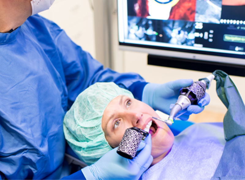 X-Guide（エックスガイド） - 大阪・奈良でインプラント治療を行う