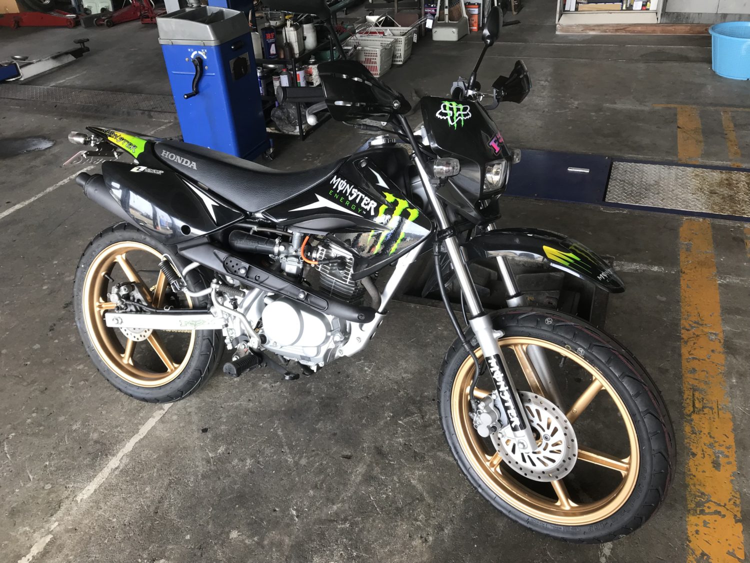 XR100モタード カスタム編 - やまでら自動車