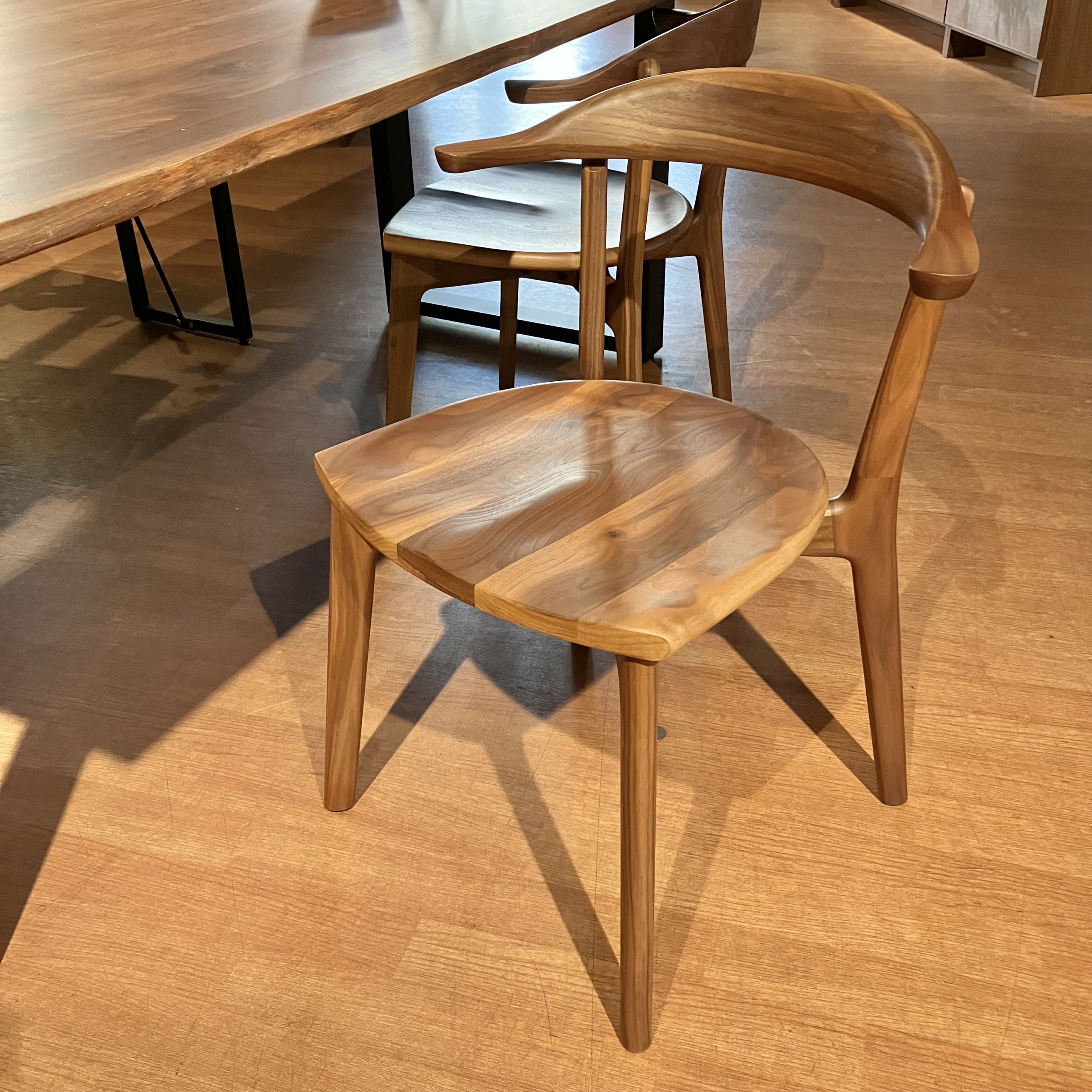 ハーフアームチェア DC352-1W – 商品カタログ