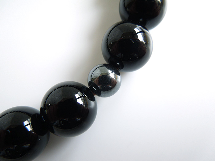 ブラックオニキス四分玉片手数珠焦茶二五房二天ヘマタイト入 お数珠の