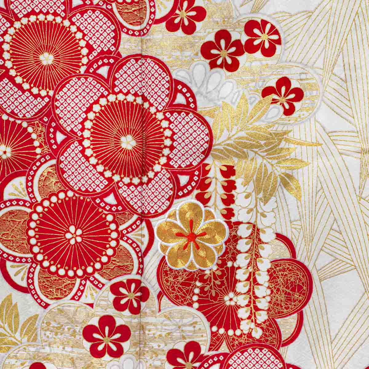 振袖： R2107最高峰絞り染元「滝泰」白 疋田鹿の子絞り 紅梅に松竹