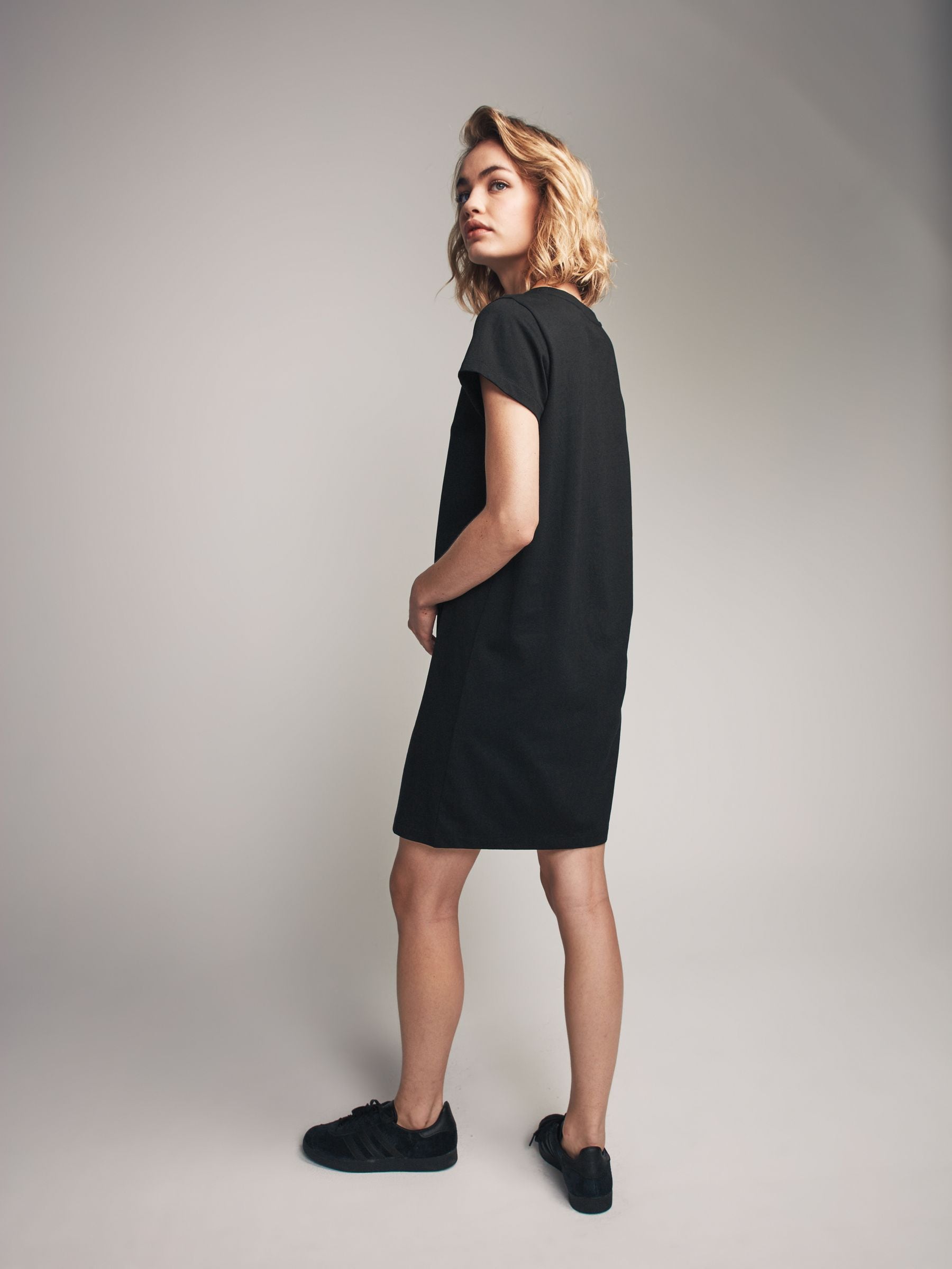 Next：日本 ブラック/グレー/ホワイトストライプ - The Set 半袖 T