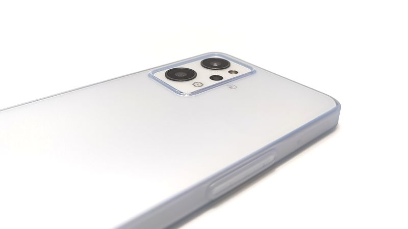 OPPO Reno9 A」実機で付属品をチェック！保護ケースや保護フィルムは？