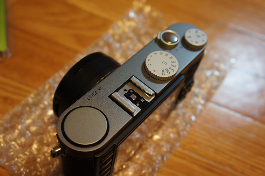 ライカX1 スチールグレーを買いました - 晴れ時々ジャズ、雨のちカメラ