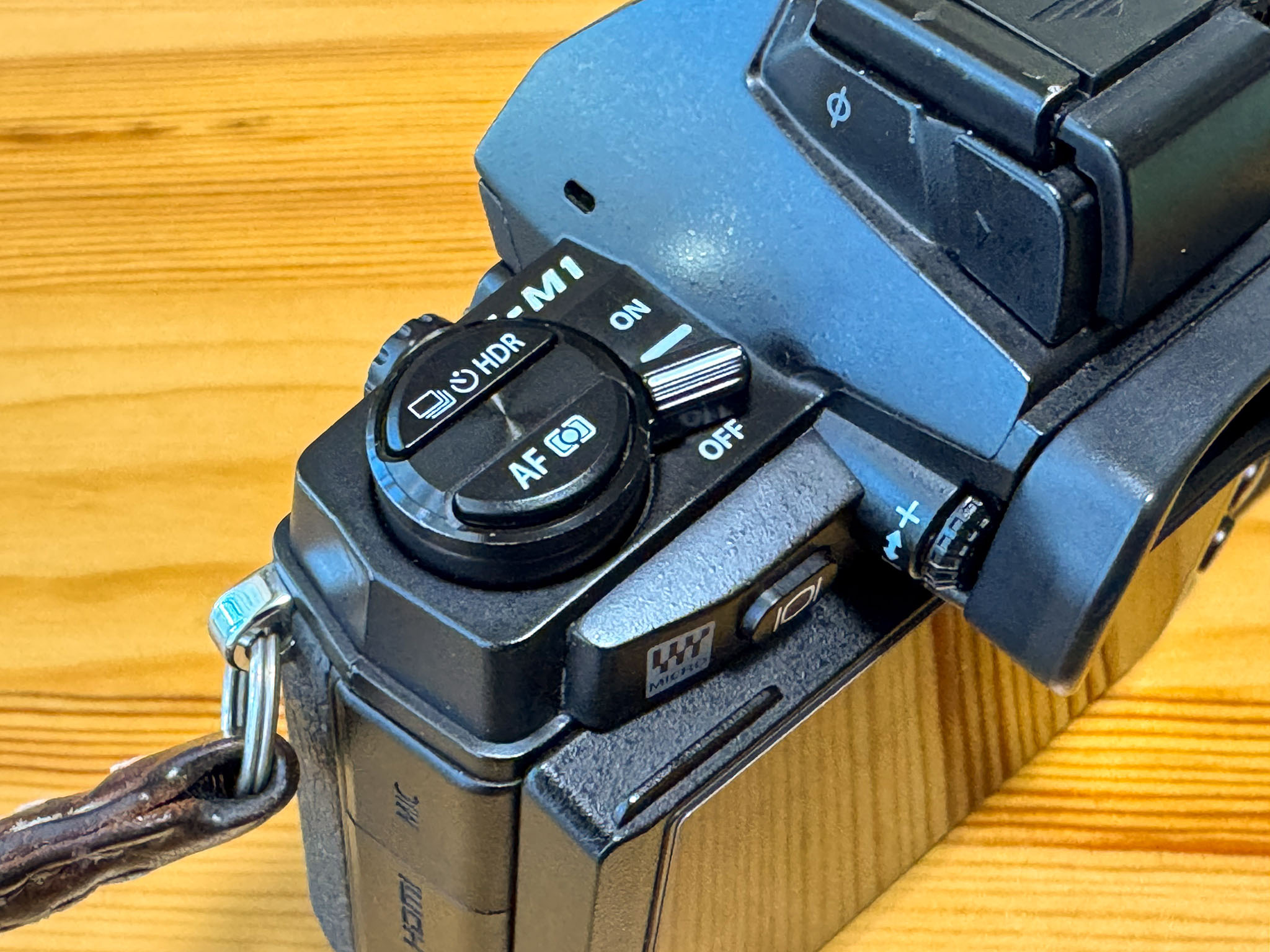 OLYMPUS OM-D E-M1 初代 - 晴れ時々ジャズ、雨のちカメラ