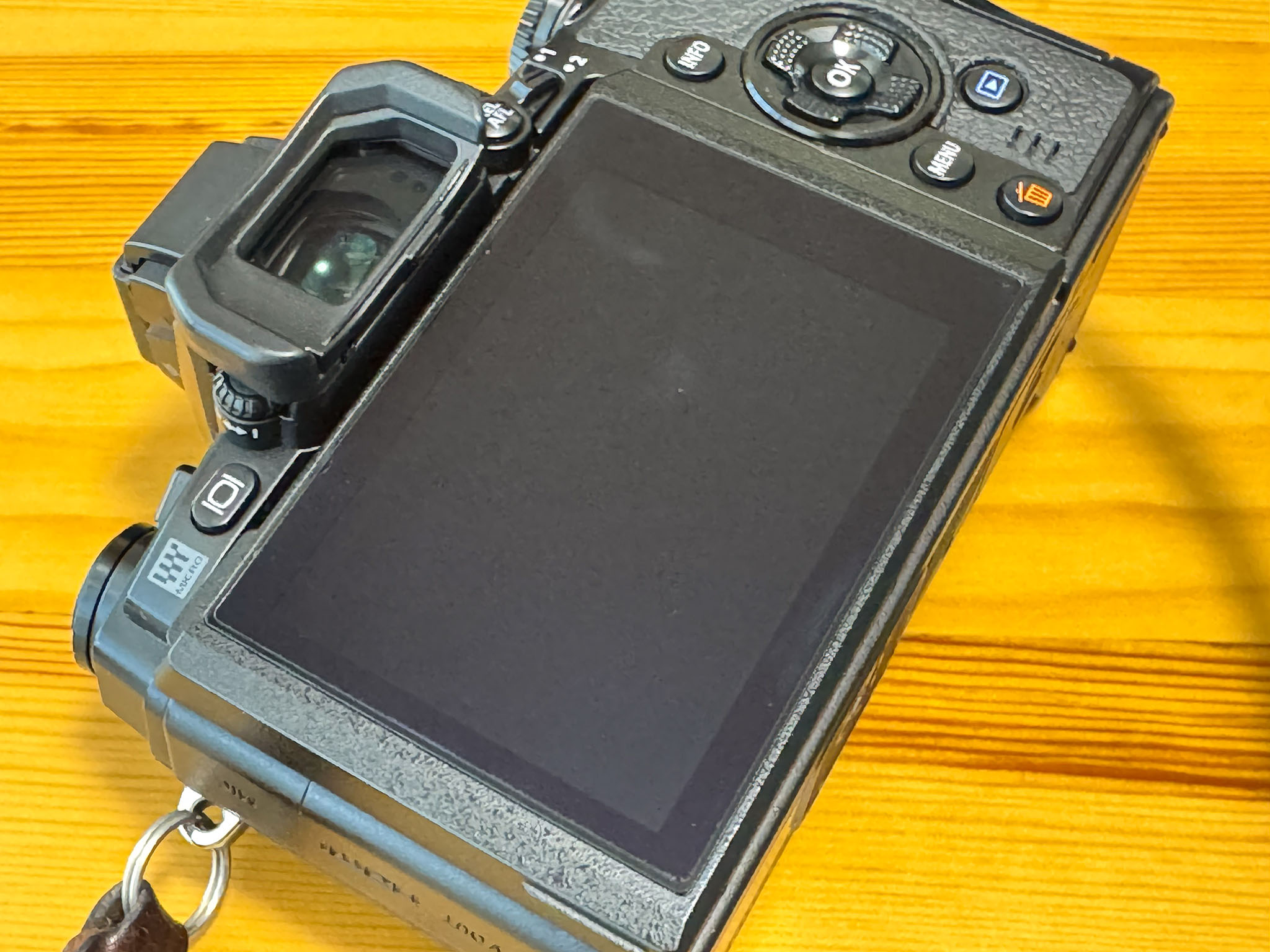 OLYMPUS OM-D E-M1 初代 - 晴れ時々ジャズ、雨のちカメラ