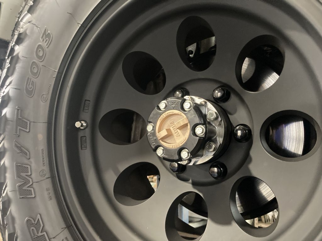 平成9年式 HZJ77 ランクル70 ZX マニュアルハブ交換 広島市 | 施工事例