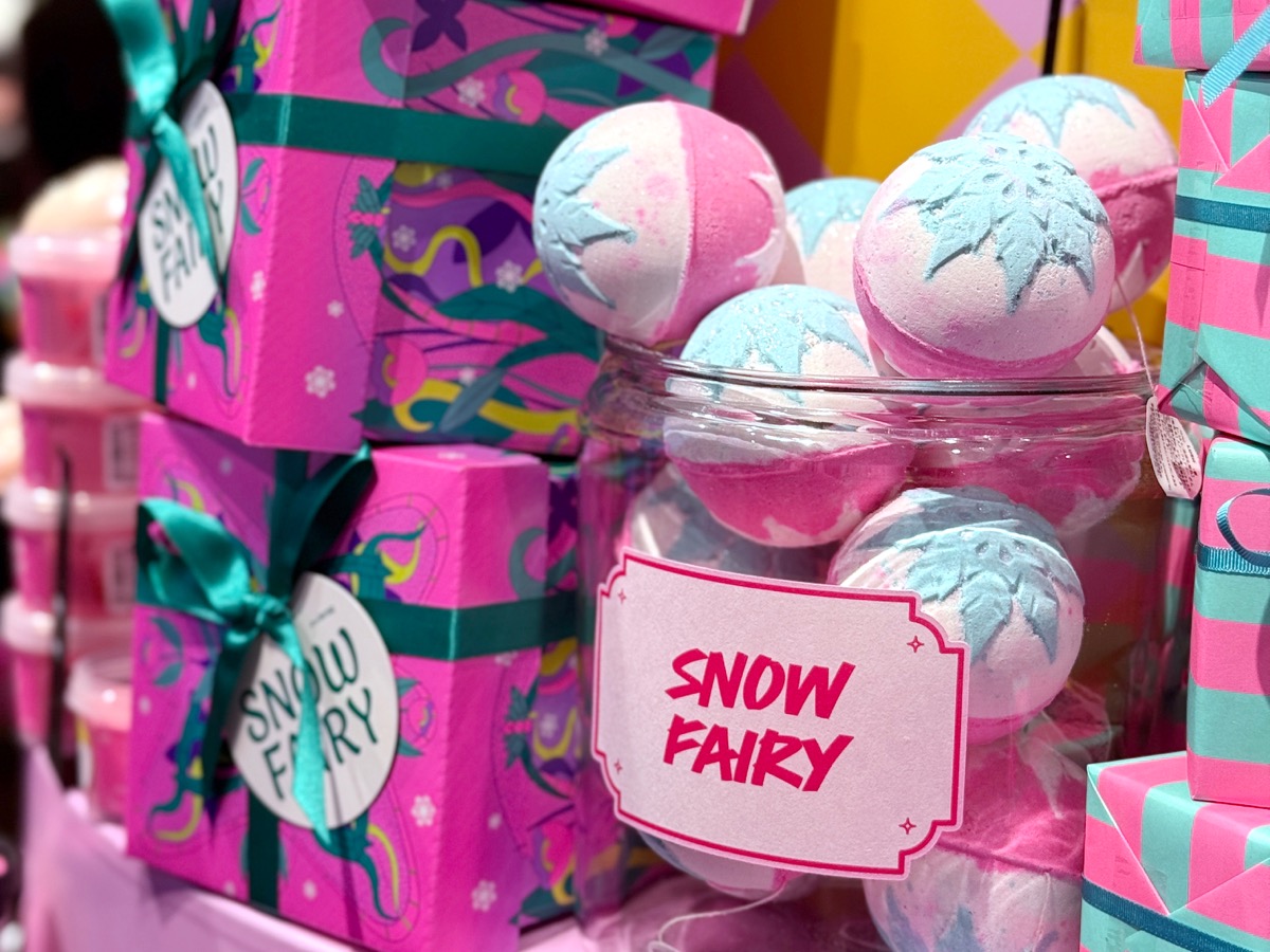 クリスマスのバスタイムはあま〜い香りのピンクで💘LUSH「スノー