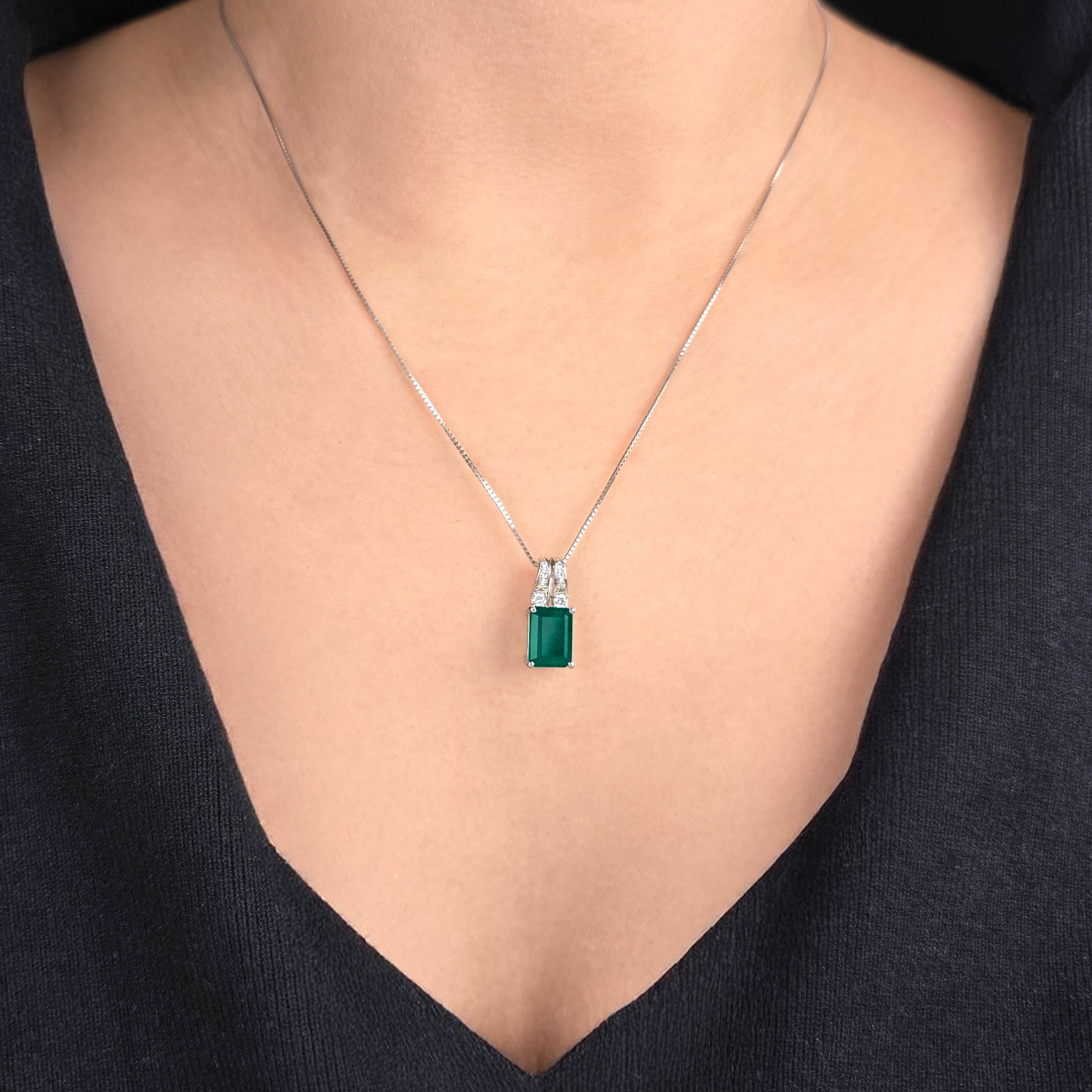 コロンビア産エメラルド2.82ctプラチナネックレスダイヤ0.12ct付(中央