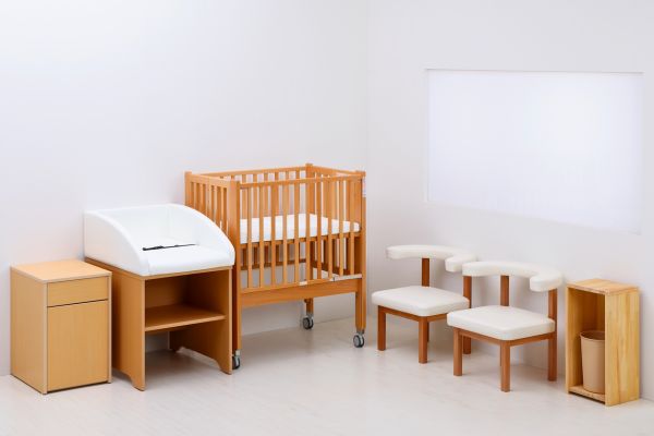 業務用おむつ交換台 ワイドタイプ（マット付） | 国産ベビーベッド製造