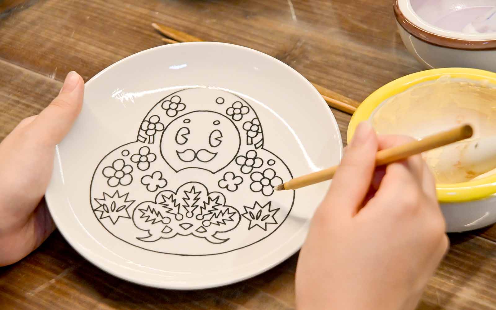 九谷焼体験 絵付け | 加賀 伝統工芸村 ゆのくにの森