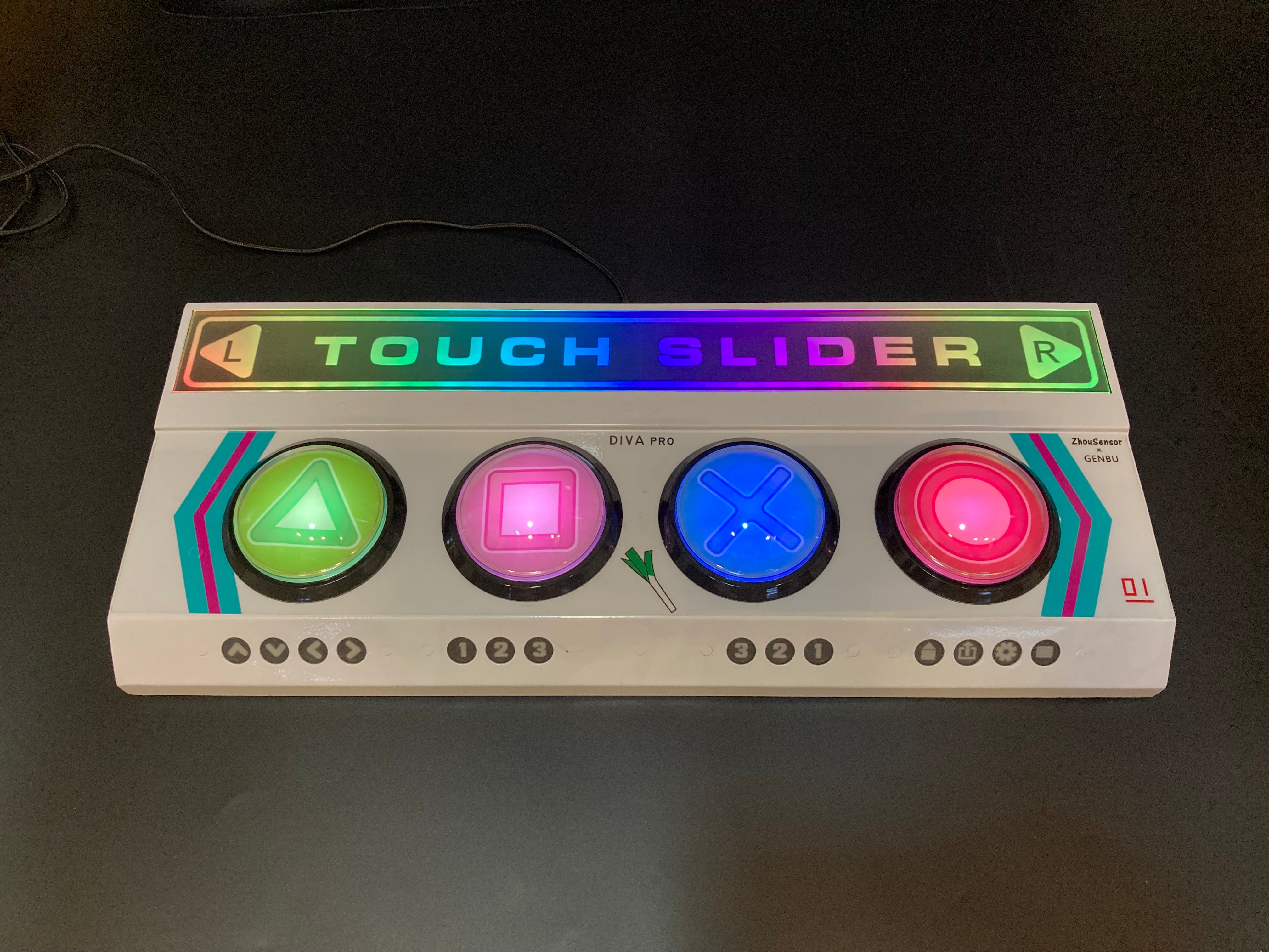 ZhouSensor DIVA Pro: Hatsune Miku Project Diva Arcade-Style