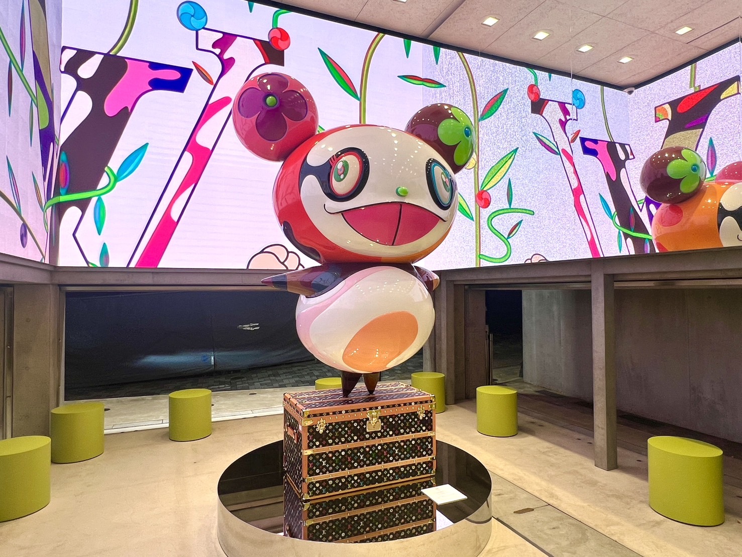 1月17日(金)12時よりWEBショップにて、村上隆直筆サイン入り新作版画