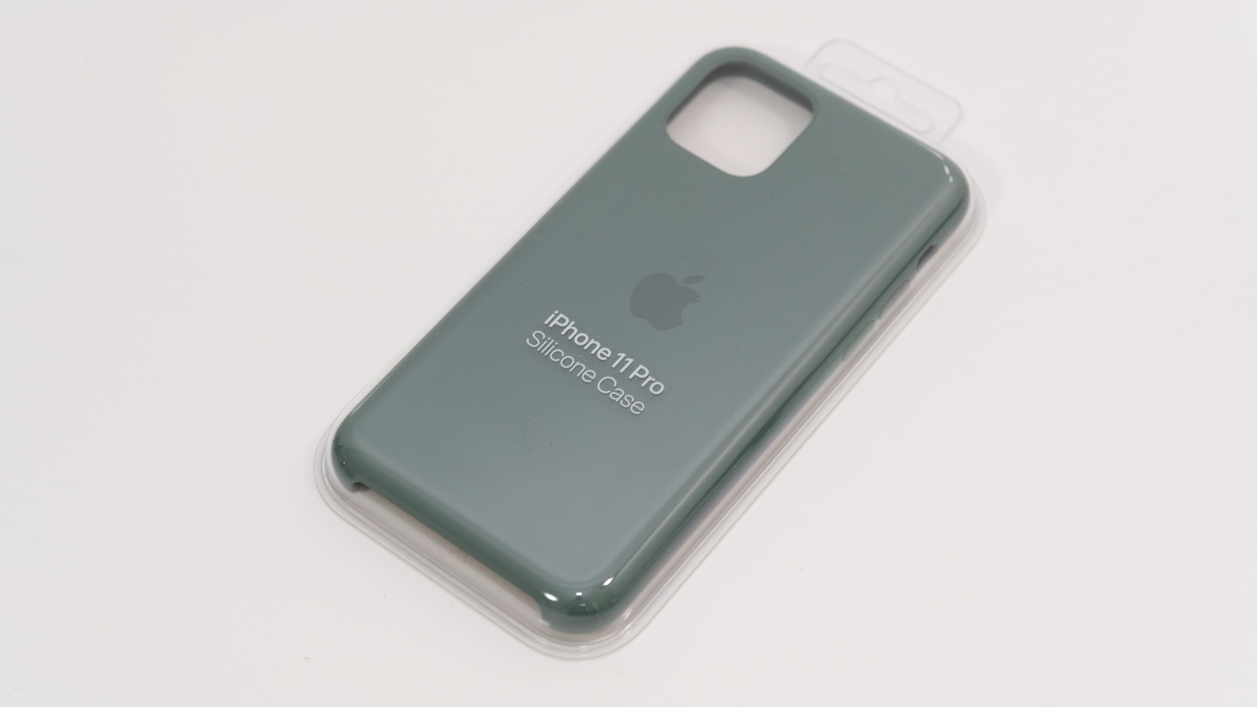 iPhone 11 ProのミッドナイトグリーンにぴったりなApple製「パイン