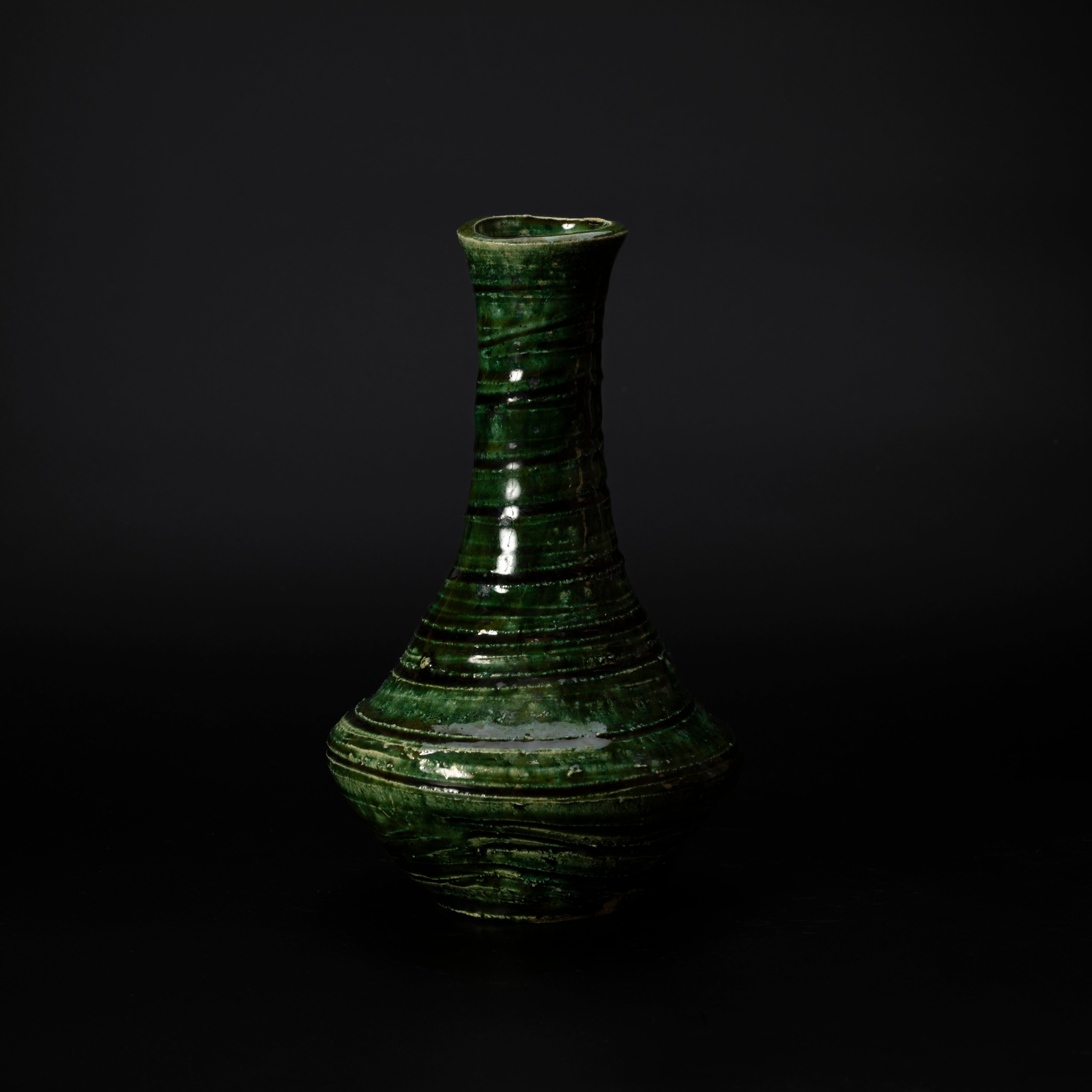 織部花入 自然の息吹を受ける美の花器