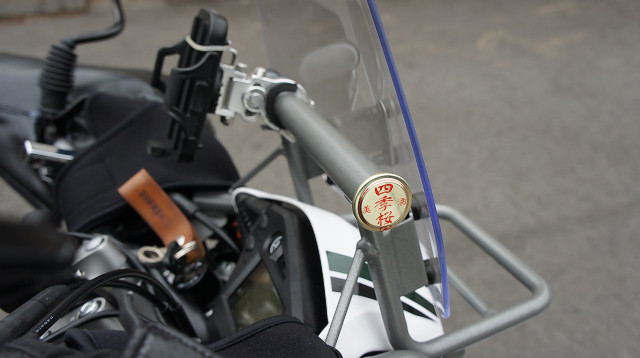 アドベンチャースクリーンに酒キャップ再び記｜SEROW（セロー）250