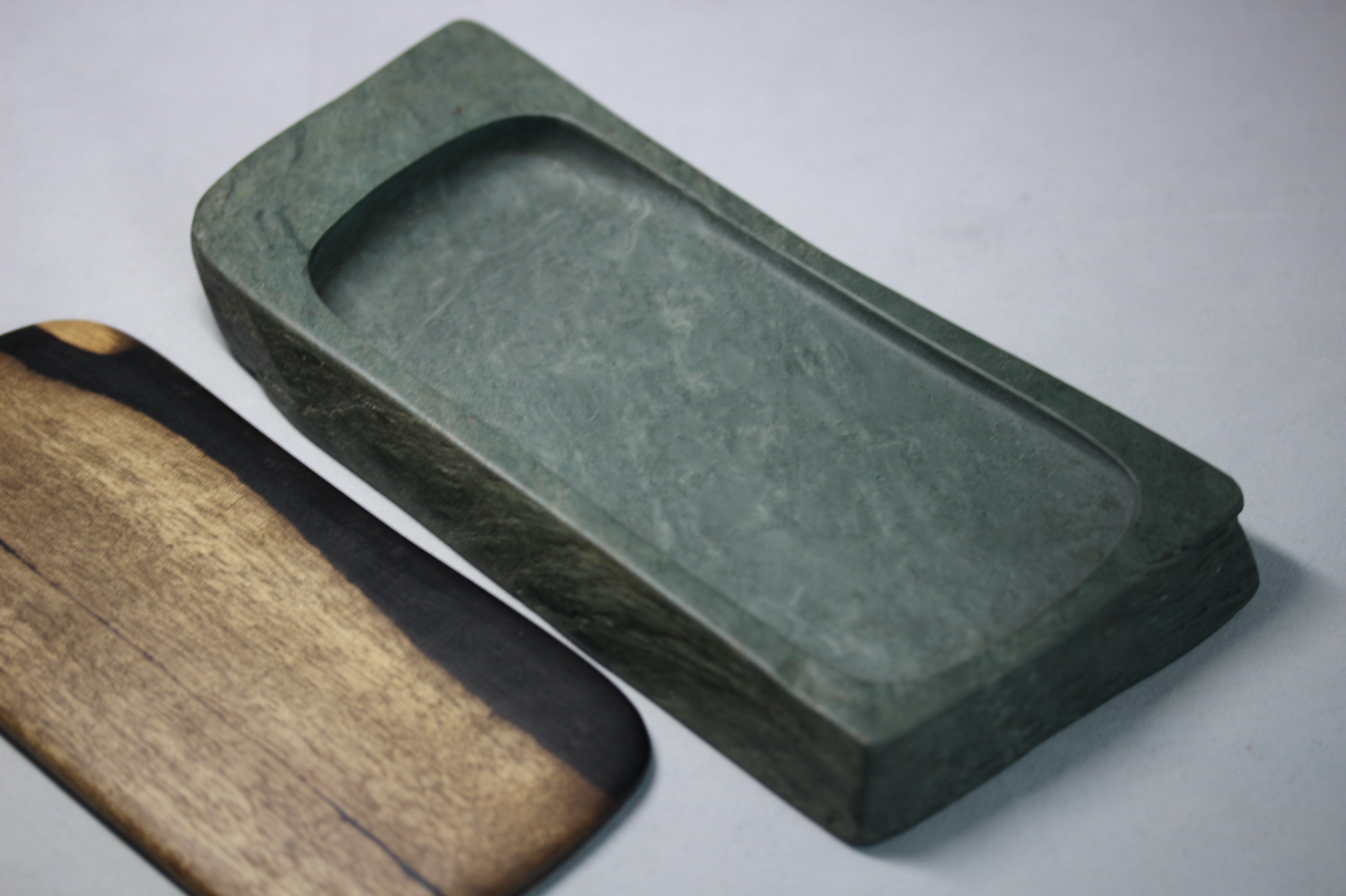 ⭕️岩手県 紫雲石硯 4代 佐藤鐡治 小判型硯 希少 姿が美しい 記念品