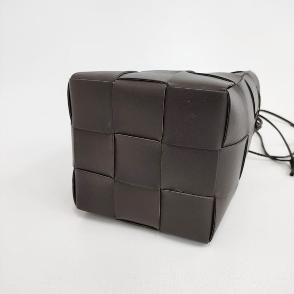 BOTTEGA VENETA スモールカセット クロスボディバケットバッグ
