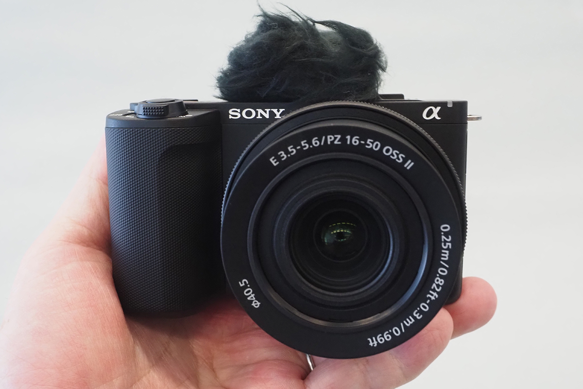 画質とUIがアップグレードしたVlogカメラ「ソニー VLOGCAM ZV-E10 II