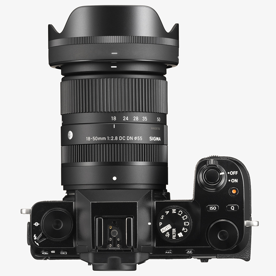 とことん小さな標準ズームレンズ「SIGMA 18-50mm F2.8 DC DN