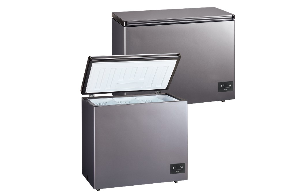 面倒な霜取りナシ！冷凍食材がたっぷり入るアクアのファン式フリーザー