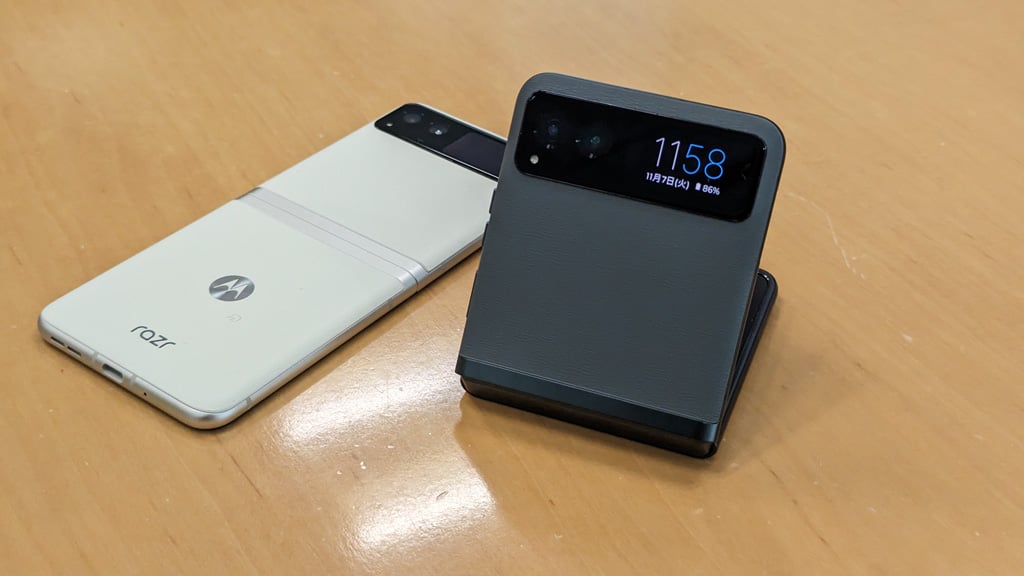モトローラがFeliCa対応で普及価格帯のフリップ式折りたたみスマホ