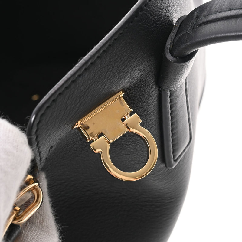 フェラガモガンチーニ バッグ ブラック ゴールド金具 レディース