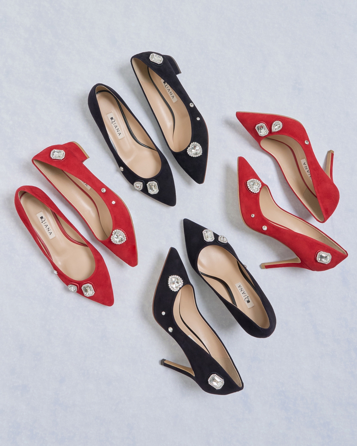 大ぶりビジューでテンションアップ！ダイアナのホリデーに最適な一足に