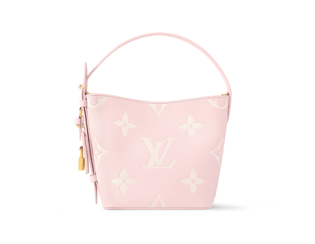 LVの最新作はアクティブなバケットバッグ！錠前とネームタグの