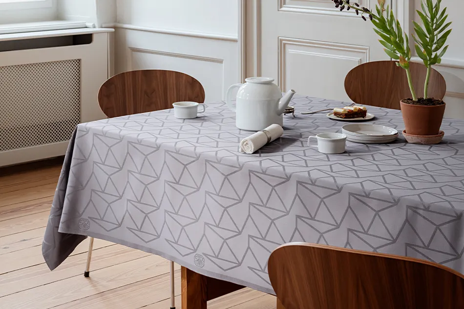 Damask TableCloth “Arne Jacobsen”（ダマスク テーブルクロス アルネ