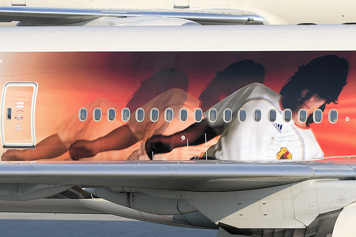 SAMURAI BLUE 2006 JAL（日本航空） B777-300 JA8945