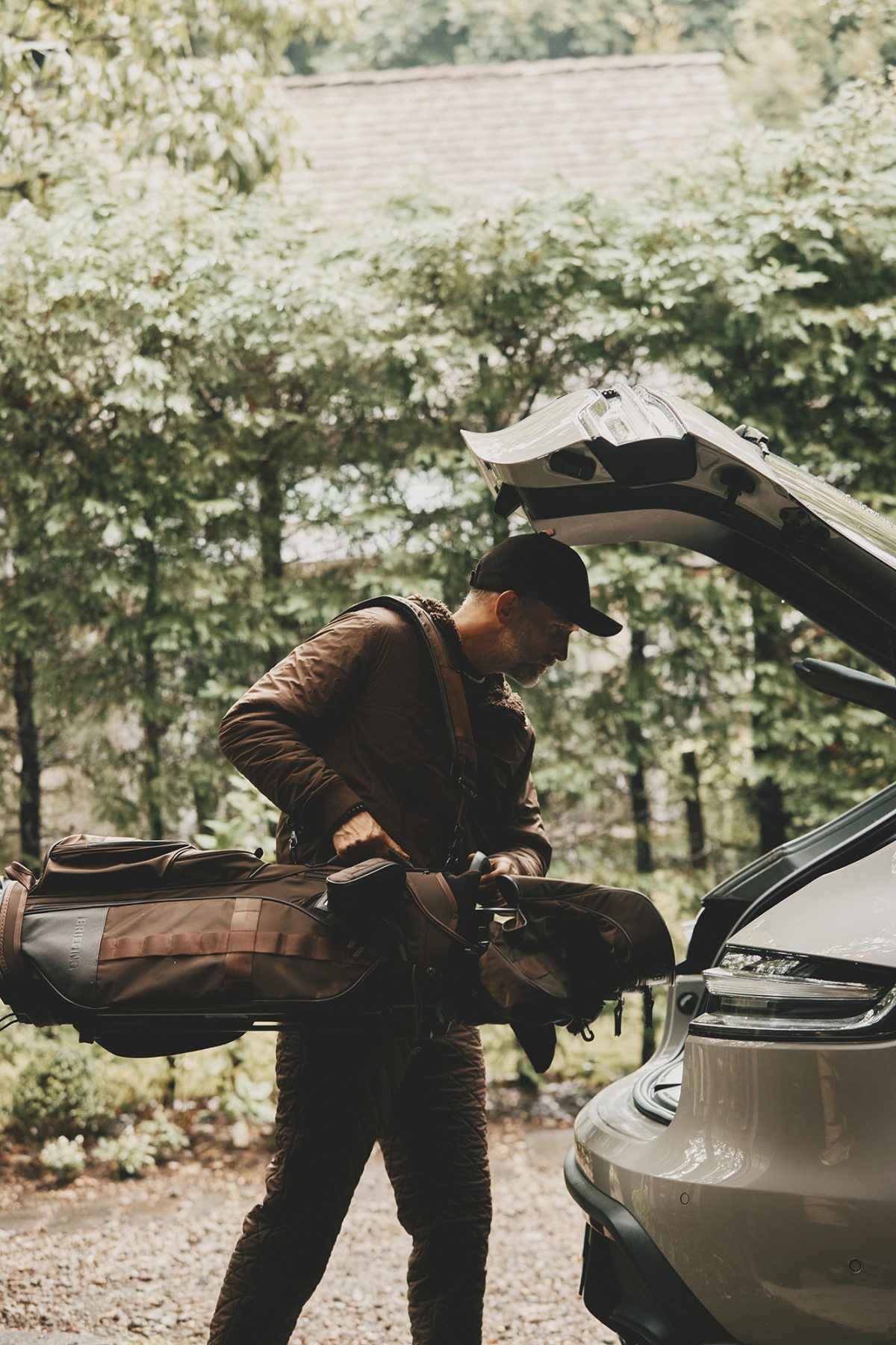 ブリーフィング ゴルフ、新開発レザーの限定キャディバッグ「CR-4